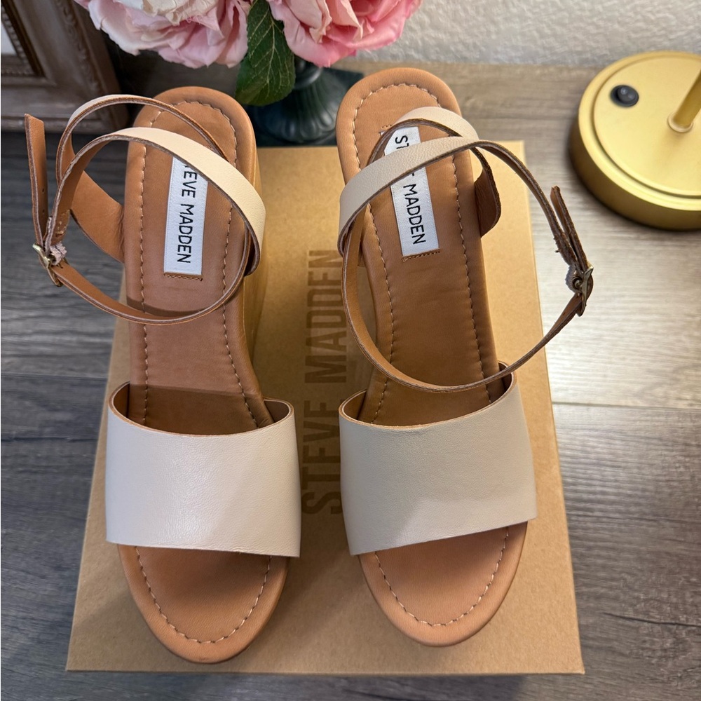 Women’s size 7 NEW Steve Madden “Welsh” wedges. Bone colored leather upper. NEW! - Picture 6 of 6